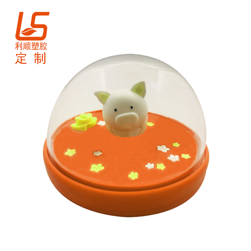 定制生產(chǎn)高質(zhì)量硅膠禮品應該注意的問題